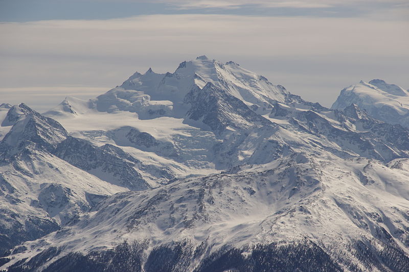 File:Dom and Dufourspitze (16600237939).jpg