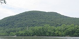 Dry Knoll ve Mount Nonotuck, Mount Tom Range.JPG