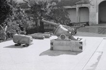 ETH-BIB-Ausstellung von Kanonen in einem Garten in Fès-Nordafrikaflug 1932-LBS MH02-13-0350.tif