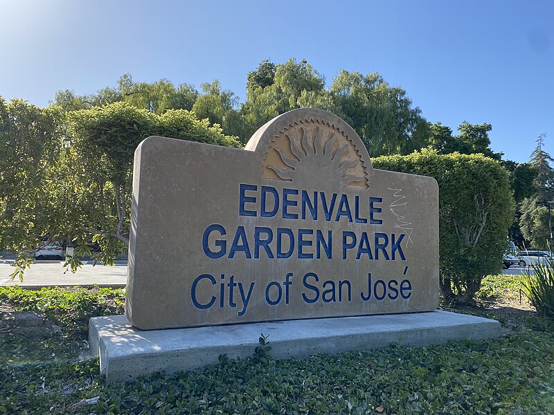 File:Edenvale Garden Park 2189.jpg