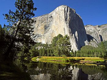 אל קפיטן הוא מונולית עשוי גרניט הממוקם בפארק הלאומי יוסמיטי שבמדינת קליפורניה בארצות הברית. המונולית מתנשא לגובה של 1,089 מטר ונחשב למצוק האנכי הגדול בעולם.