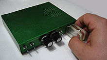 Electronic paddle keyer (homemade in 1972) which combines both the key (paddles) and the keyer (electronics). This is an example of a fully automatic, double-lever iambic key + keyer combined. Elbug.jpg