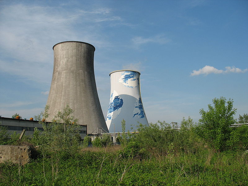 File:Elektrociepłownia Kraków-chlodnie kominowe.jpg