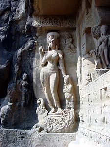 Makara sebagai Vahana Dewi Gangga, relief Kuil Kailasa, Ellora, abad 8 M