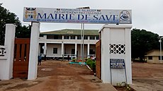 Entrée de la mairie de Savè au Bénin.jpg