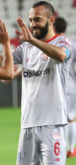 Eren Albayrak at Antalyaspor vs Amed SK 20211130 (6) (cropped).jpg