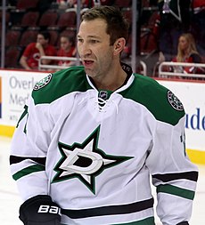 Oswego NHL player Erik Cole gives back