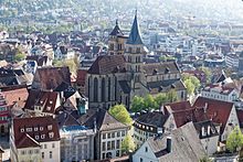 Blick auf den Altstadtkern mit altem und neuem Rathaus sowie der Stadtkirche