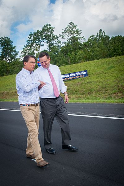 File:Fayetteville Outer Loop Ribbon-Cutting 2016-02.jpg