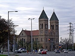 A templom épülete a Ceglédi út felől nézve