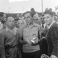 Fausto Coppi (Équipe Italie) Leader du classement général et du classement de la montagne