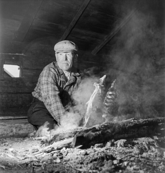 File:Fishing 1951 (JOKAUAS2 1054-10).tif