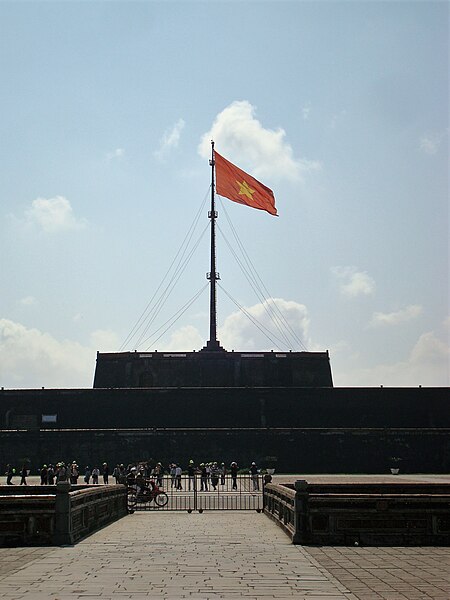 Tập_tin:Flagtower_Citadel_of_Huế.JPG