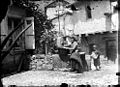 Fontaine et chaudron, Laroquebrou (Cantal), 20 juillet 1898 (6005354328).jpg