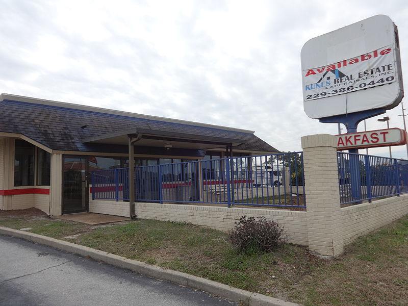 File:Former Burger King (playground area), Tifton.JPG