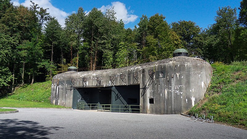 File:Fort de Schoenenbourg Ligne Maginot Elsass 2.JPG