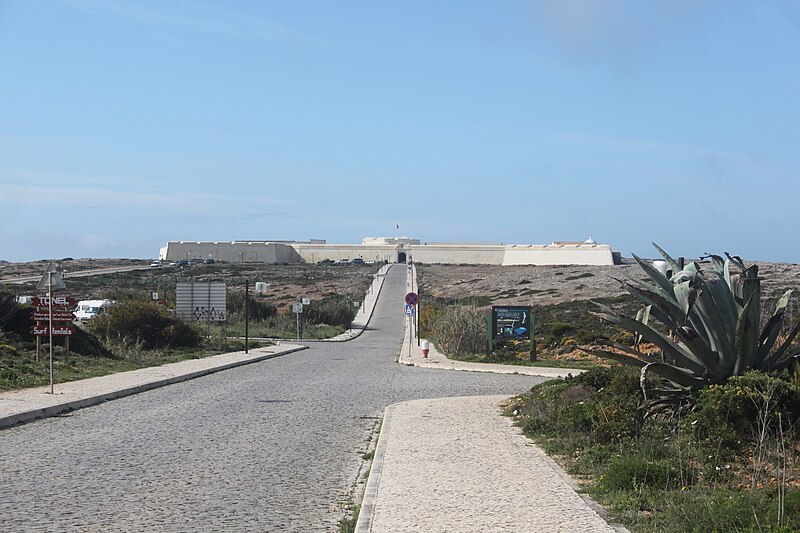 File:Fortaleza de Sagres 01.JPG