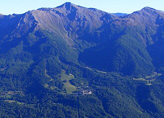 The Ciantiplagna as seen from Val Clarea, on the Susa Valley opposite side Frais da val clarea sfondo ciantiplagna.jpg