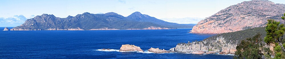 Panorama Parku Narodowego Freycineta z widokiem na Hazards