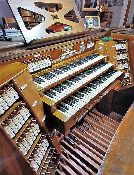 File:Friedrichsthal (Saar), St. Marien (Haerpfer-Erman-Orgel, Spieltisch) (1).jpg