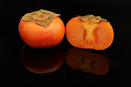 Fuyu persimmon fruits, one cut open.jpg