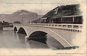 Premier pont de l'Île-Verte, utilisé ici par le Tramway Grenoble - Chapareillan vers 1900.