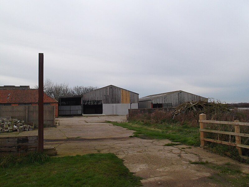 File:Glebe farm barns (geograph 6685239).jpg