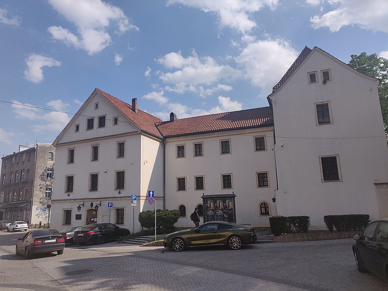 File:Gliwice Castle.jpg