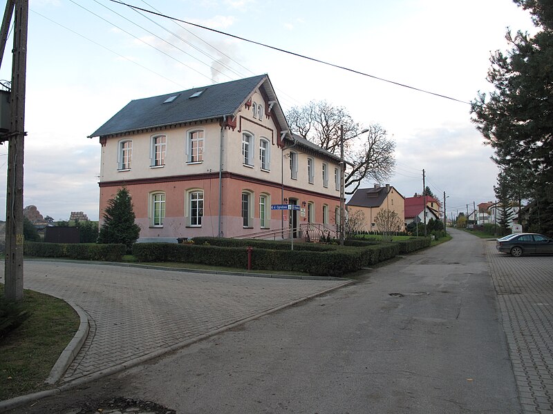 File:Grzędzin, křižovatka.jpg