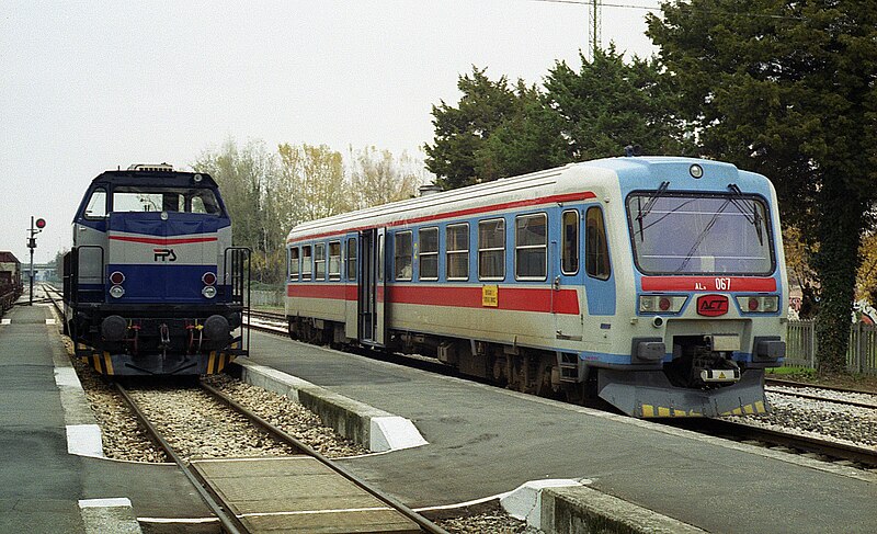 File:Guastalla staz ferr Dj 474 e ALn 067.jpg