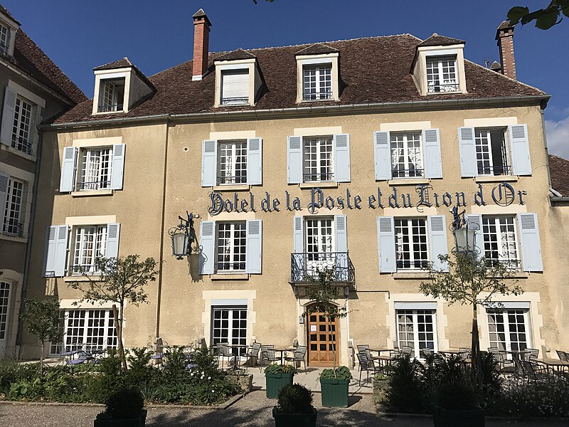 File:Hôtel de la Poste et du Lion d'Or à Vézelay en 2017.jpg