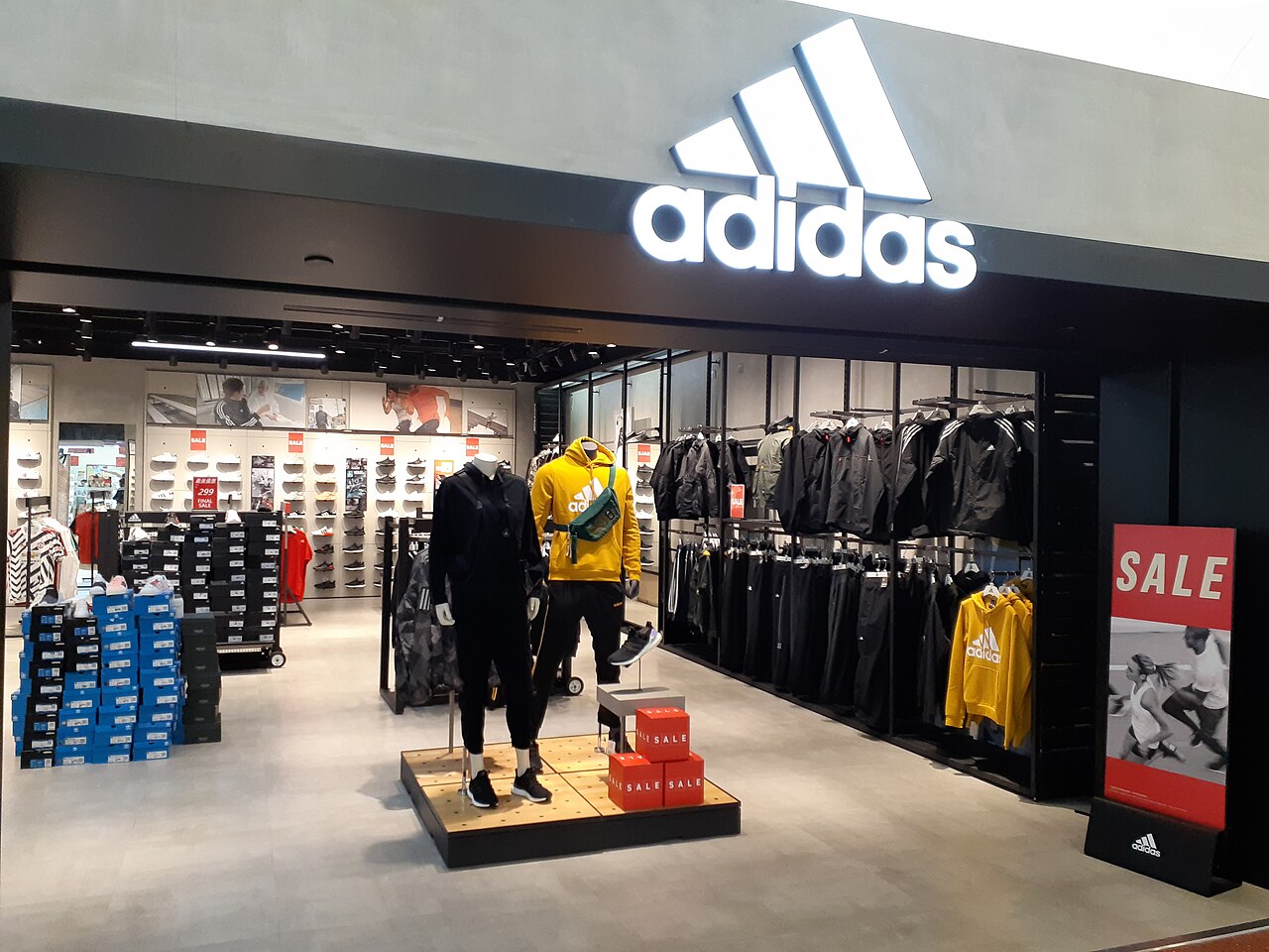 File:HK 鑽石山 Hill 荷里活廣場 Plaza Hollywood 商場 mall shop Adidas clothing December 2020 SS2 14.jpg - Wikimedia Commons