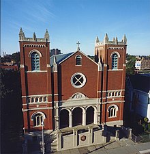 Римско-католическая церковь Святой Троицы в Хартфорде, 2000.jpg 