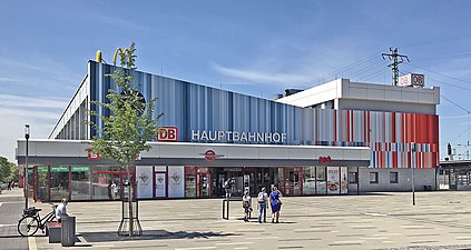 Façade de la Cottbus Hauptbahnhof (en) à Cottbus, Allemagne.