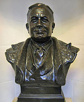 Herbert Chapman's achievements were commemorated by a bronze bust at the club's stadium. Herbert Chapman bust 20050922.jpg