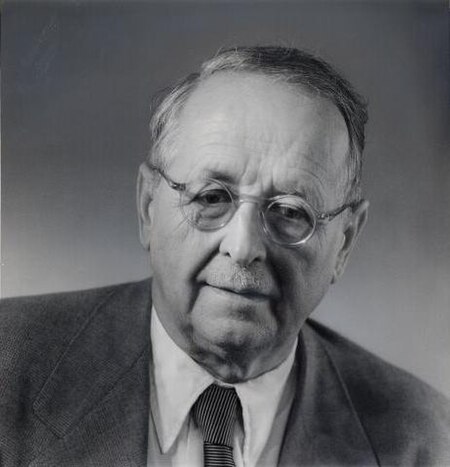 Hermann Weyl ETH-Bib Portr 00890.jpg