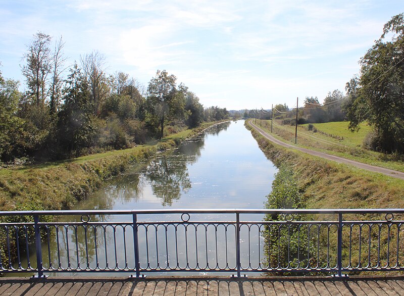 File:Heuilley-Cotton Canal de la Marne à la Saône Ecluse n°4 c.jpg