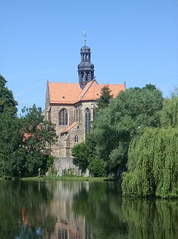 Mühlenteich und Klosterkirche St. Michael