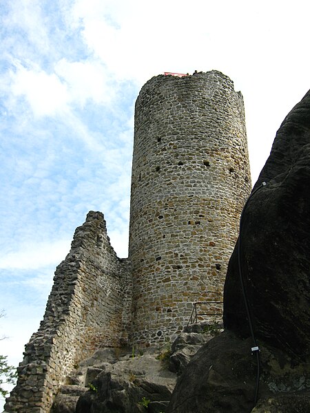 File:Hrad Frýdštejn 12.jpg