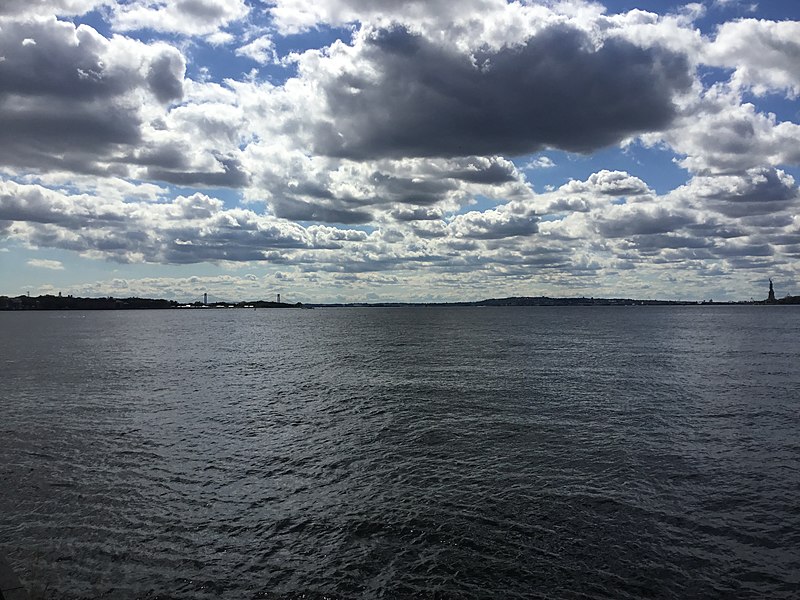 File:Hudson River Clouds 002.jpg