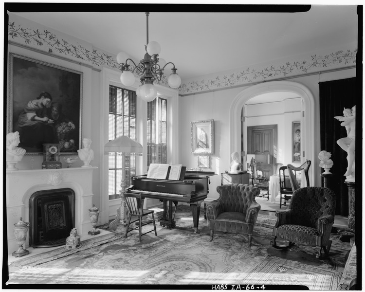 File:INTERIOR, WEST SITTING ROOM LOOKING TOWARD DINING ROOM - Montauk, U.S. Route 18, Clermont, Fayette County, IA HABS IOWA,33-CLER.V,1-4.tif