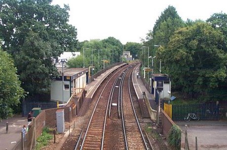 Ifield railway station