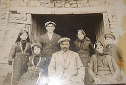 Илия Кърчовалията, синът му Митьо Илиев и семейството им