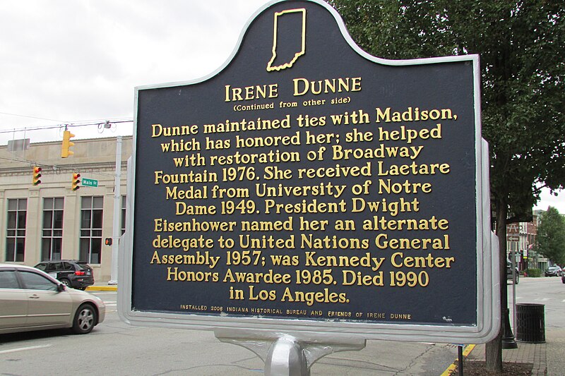 File:Irene Dunne 19-10-16 230.jpg