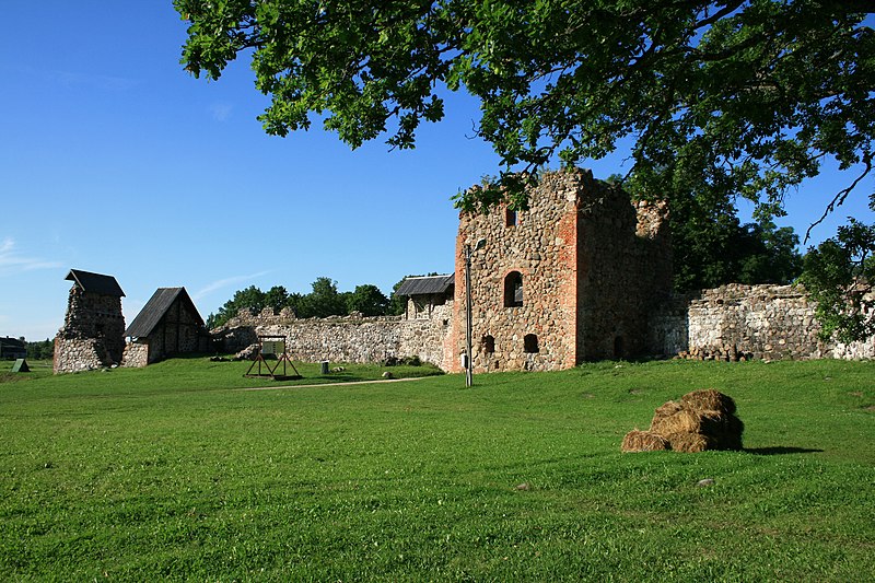 File:Karksi-Nuia castle - panoramio.jpg