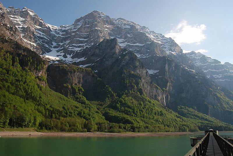 File:Klöntalersee - Ruchen.jpg