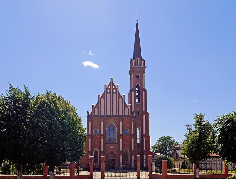 File:Kościół św. Józefa, Hniwań P1420730.jpg