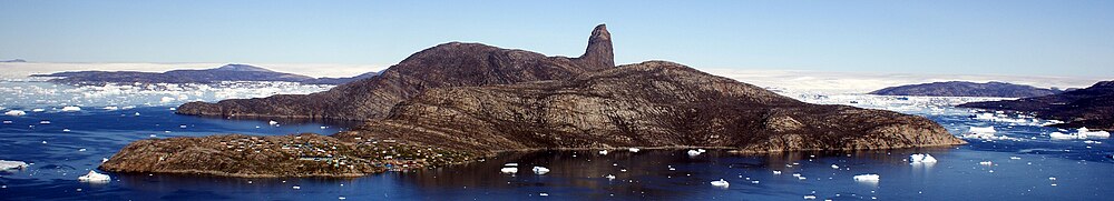 Het eiland Kullorsuaq met de berg Duim van de Duivel