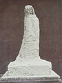 Návrh pomníku od Josefa Mařatky z let 1907/1908. Tento návrh nebyl součástí soutěže na hereččin pomník.[21] Fotografie: Galerie Plastik Hořice