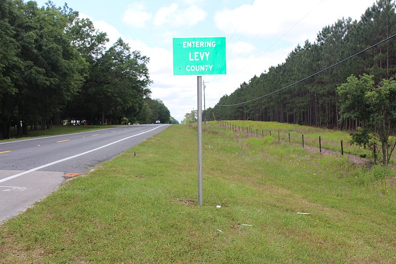 File:Levy County line, US129SB.JPG